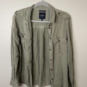American Eagle - Green Button Up
